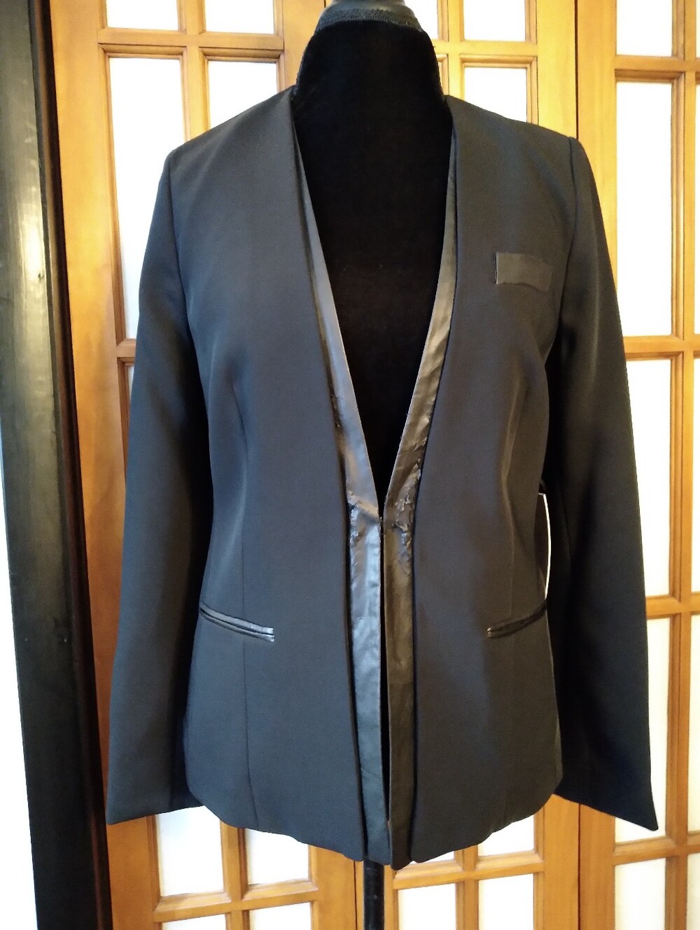 Women's NWT Black Blazer With Faux Leather Trim By Jennifer Lopez, Sz M Peeling